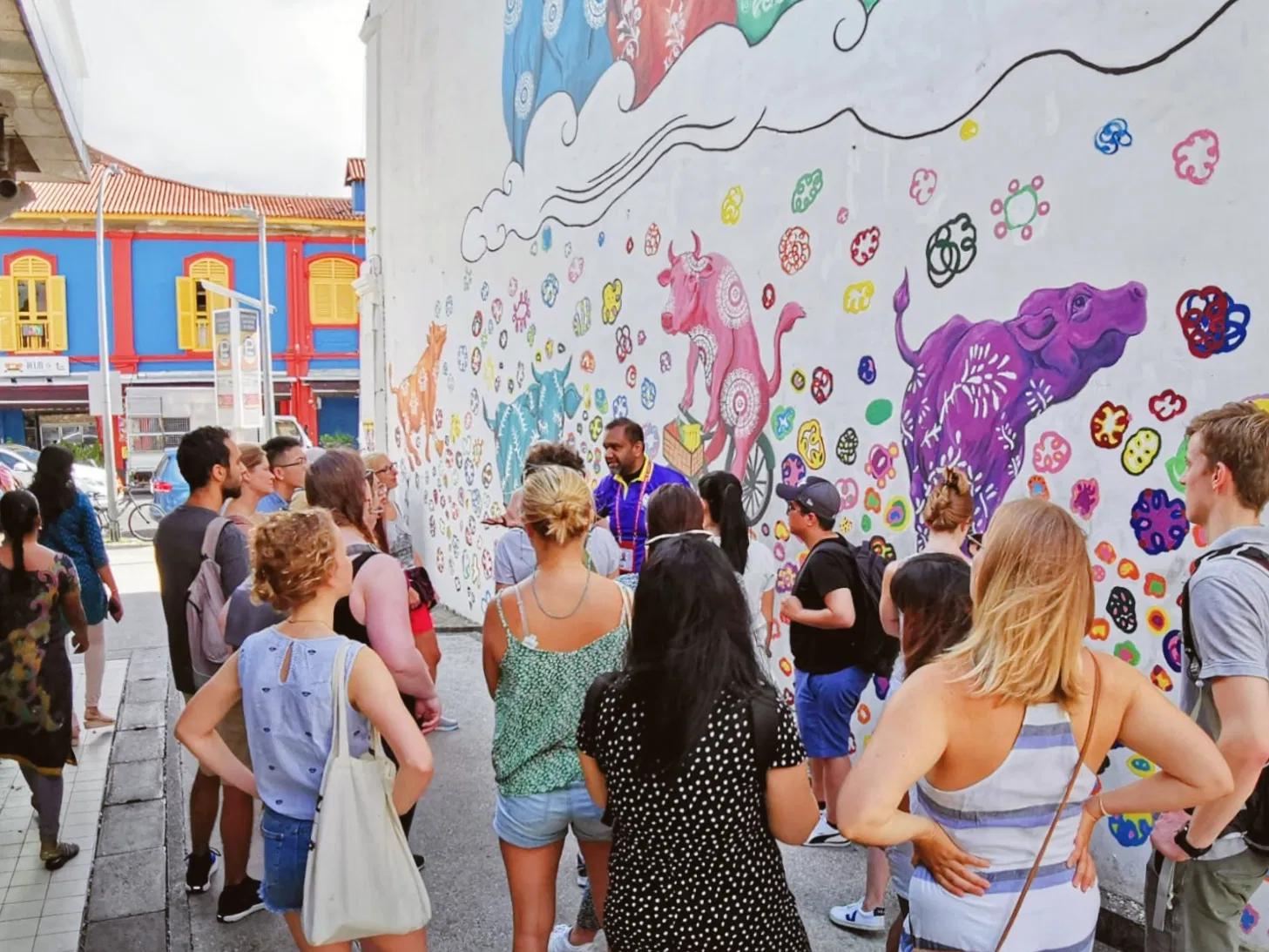 free things to do in singapore - free walking tour