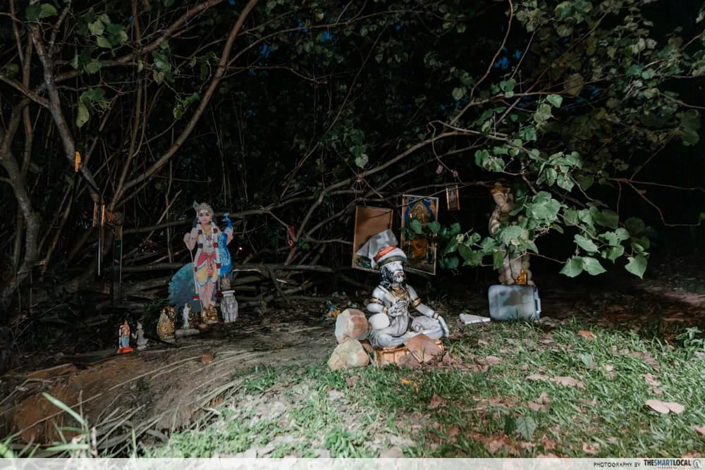 Kampong Tengah Statues