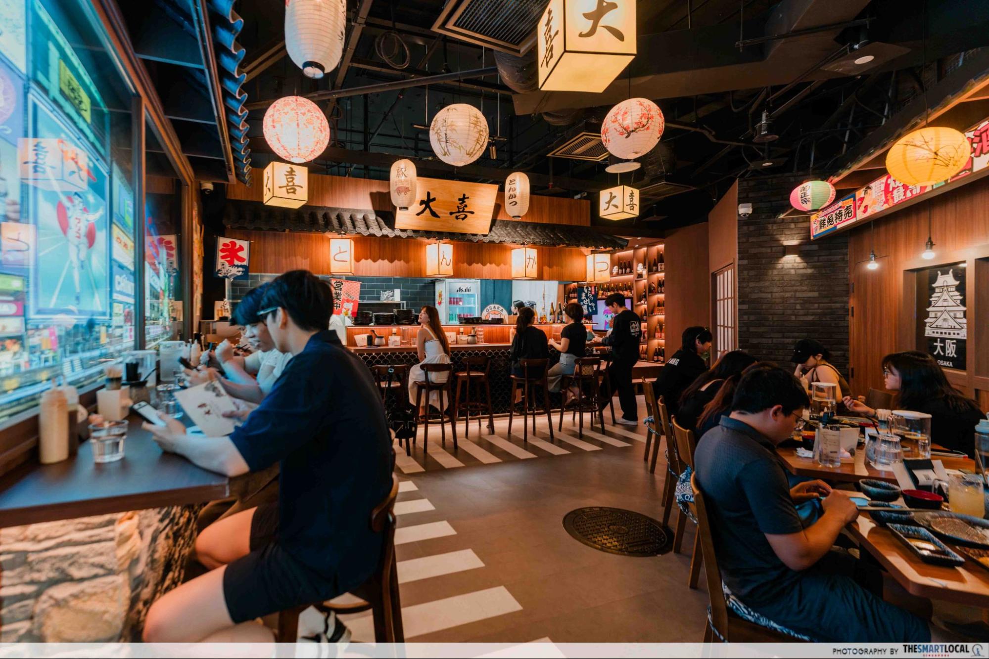 Seating area in Tonkatsu Daiki
