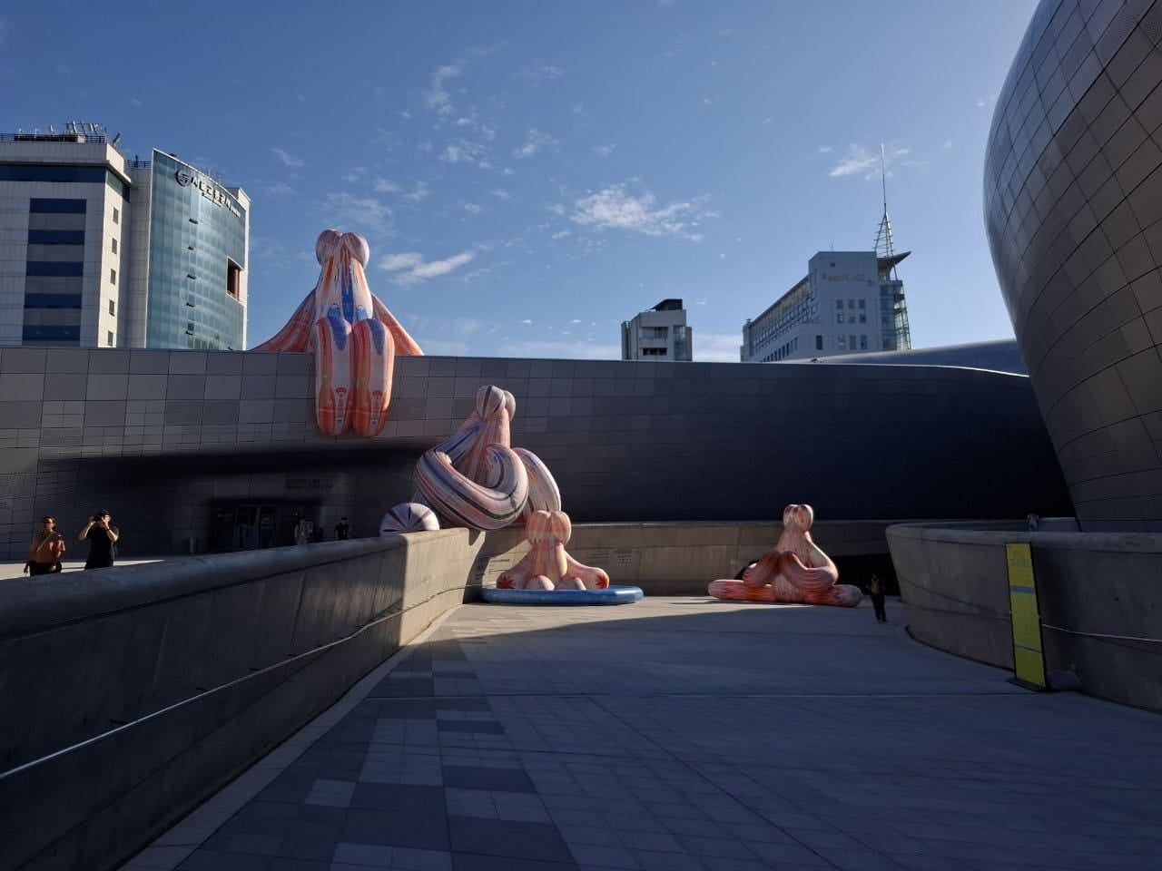 Inflatables at Dongdaemun Design Plaza