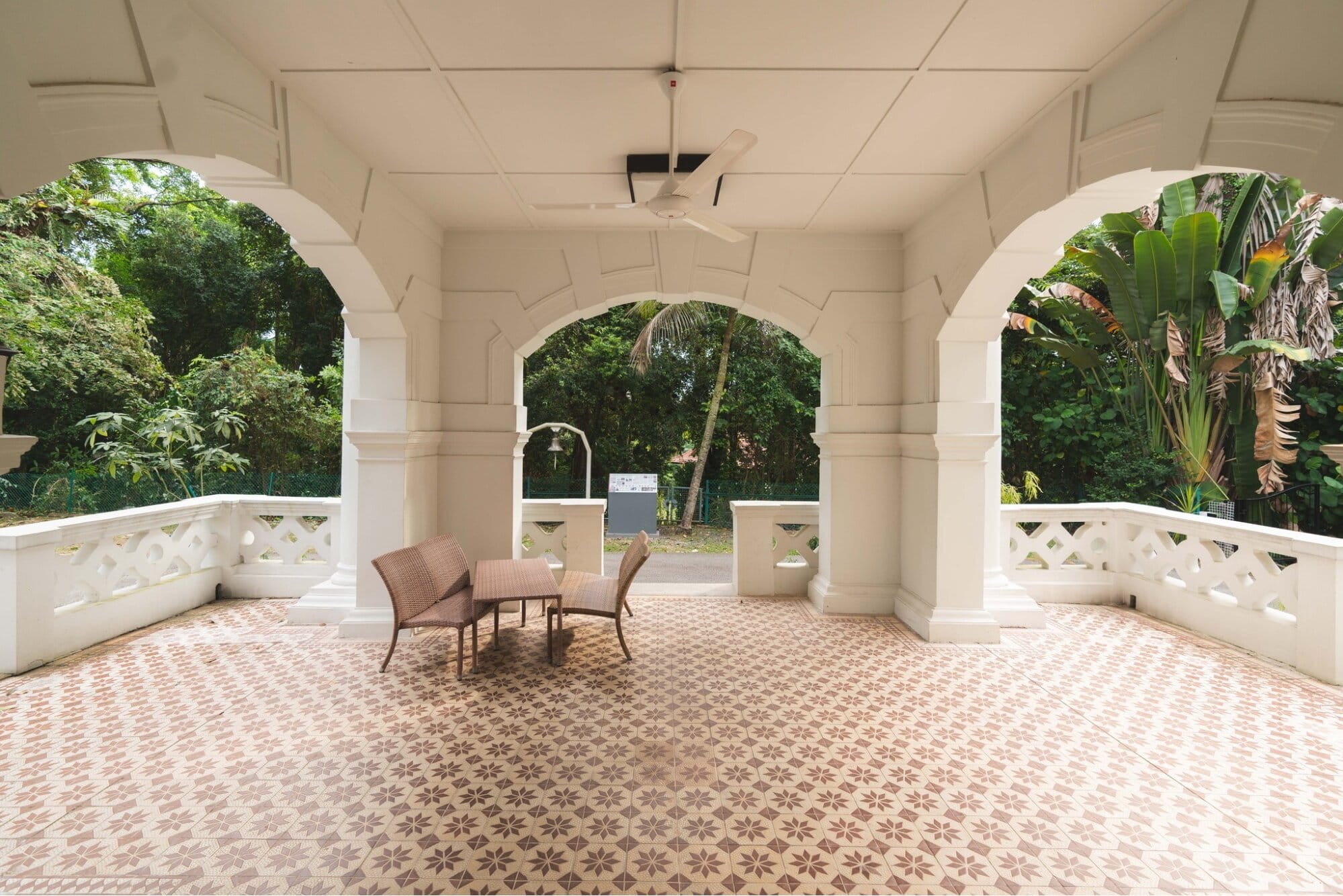 golden bell mansion - patio