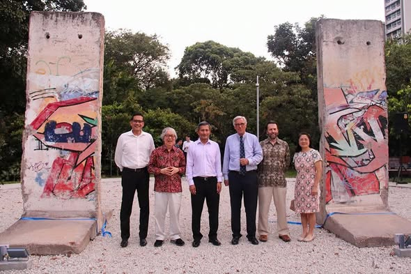 unveiling of the Berlin Wall in NUS in 2016