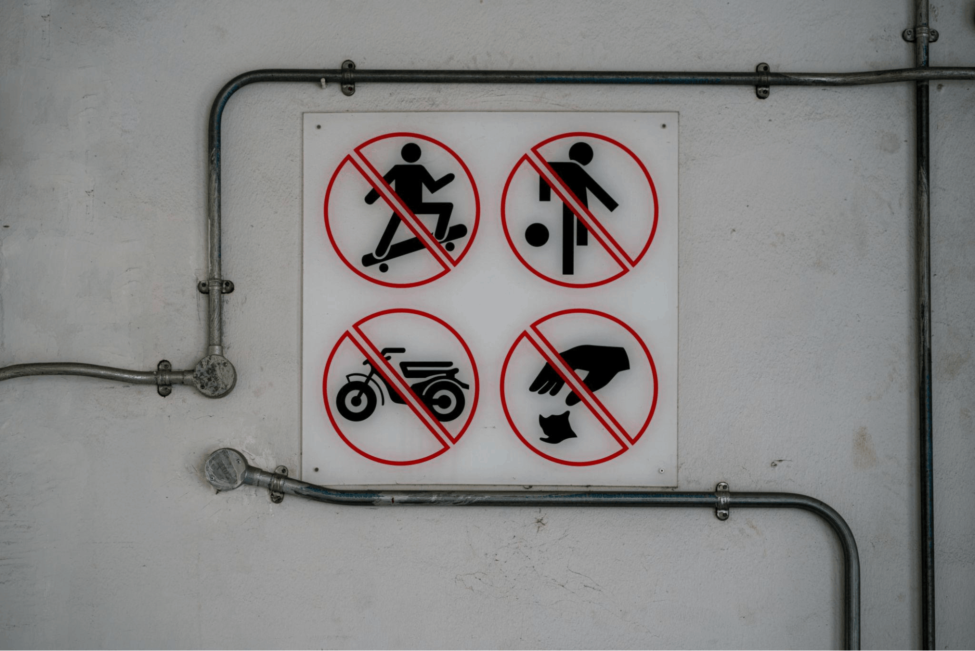 No skateboarding sign