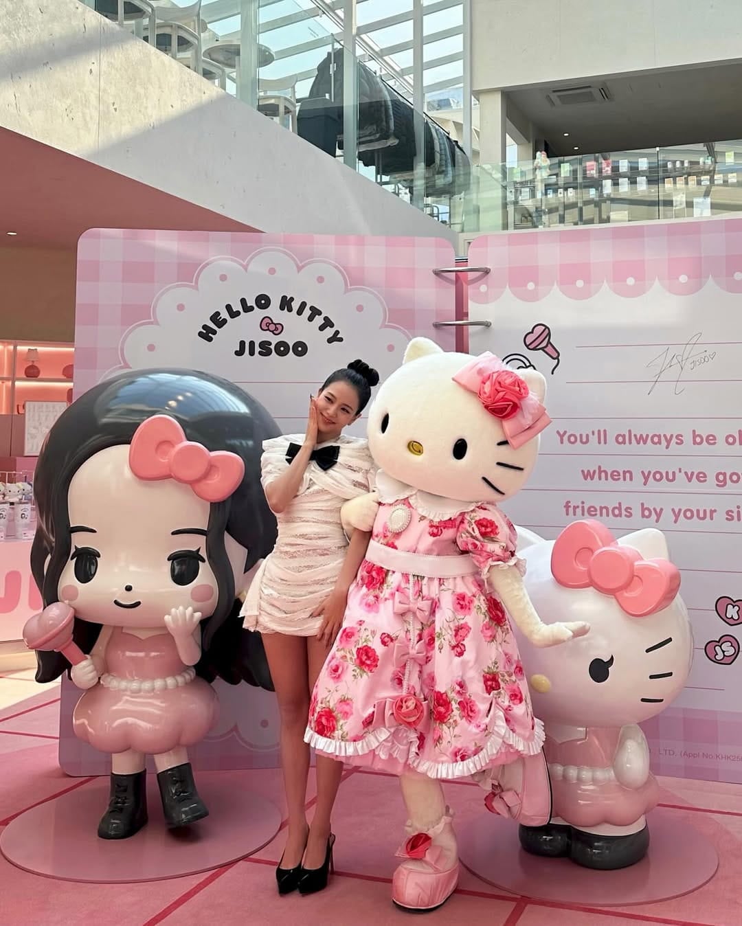 Hello Kitty x Jisoo pop-up in Seoul