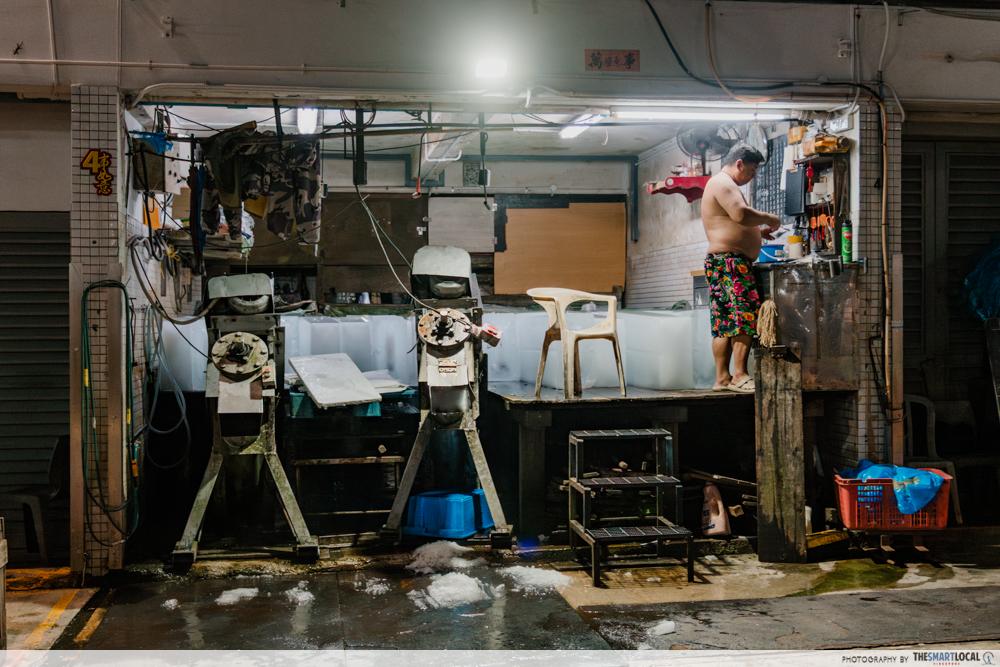 Jurong Fishery Port Tour - ice crusher stall