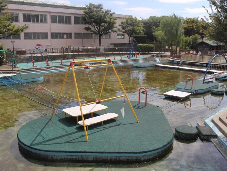 yokojukken-gawa water play