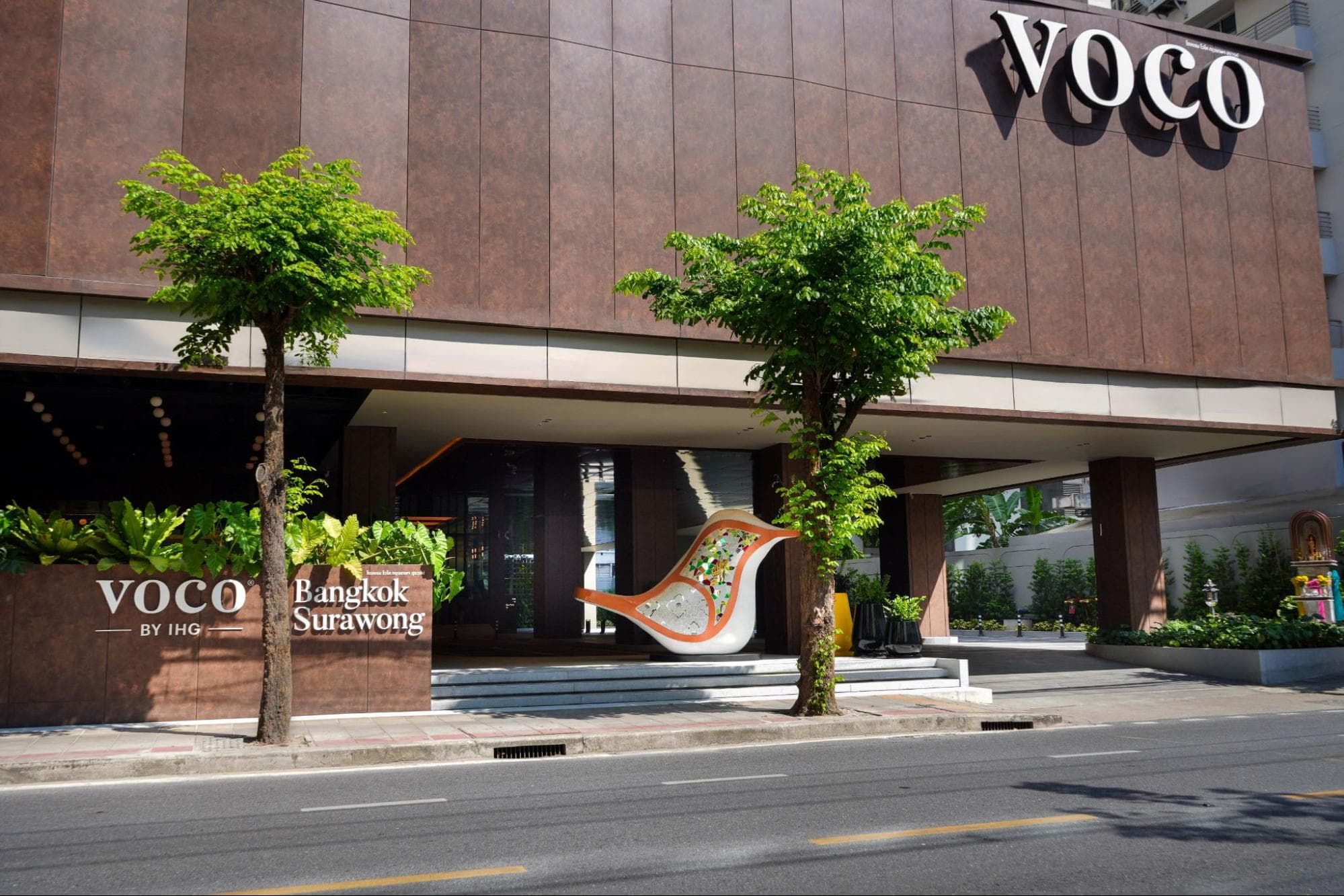 voco bangkok surawong entrance