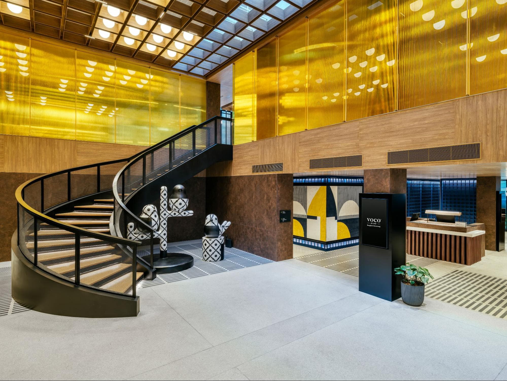 voco bangkok surawong lobby