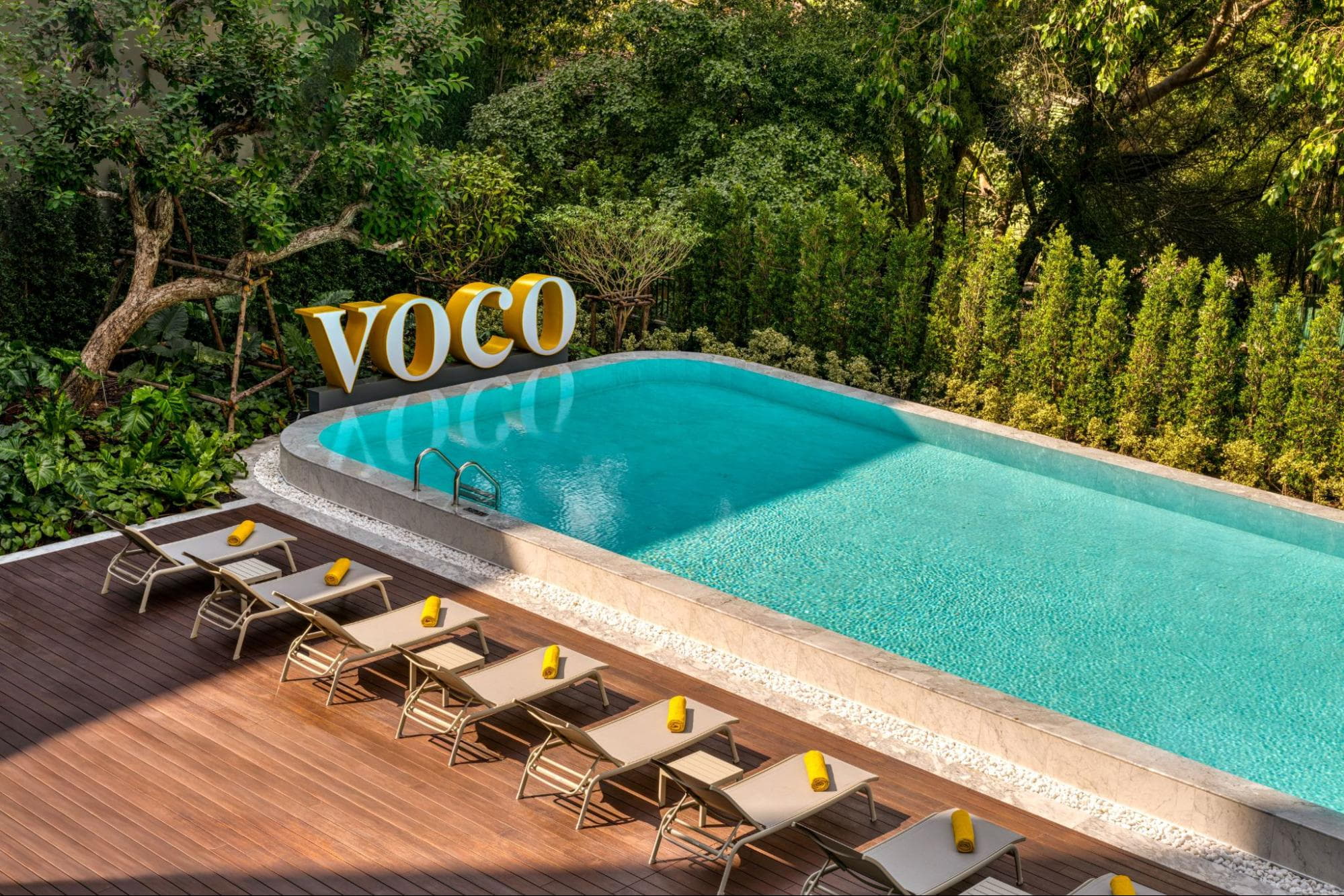 voco bangkok surawong pool