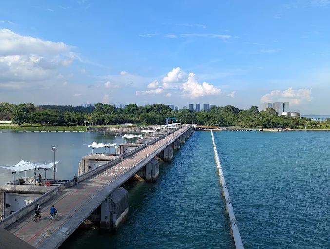 Rollerblading trails Singapore - Marina Barrage Dam