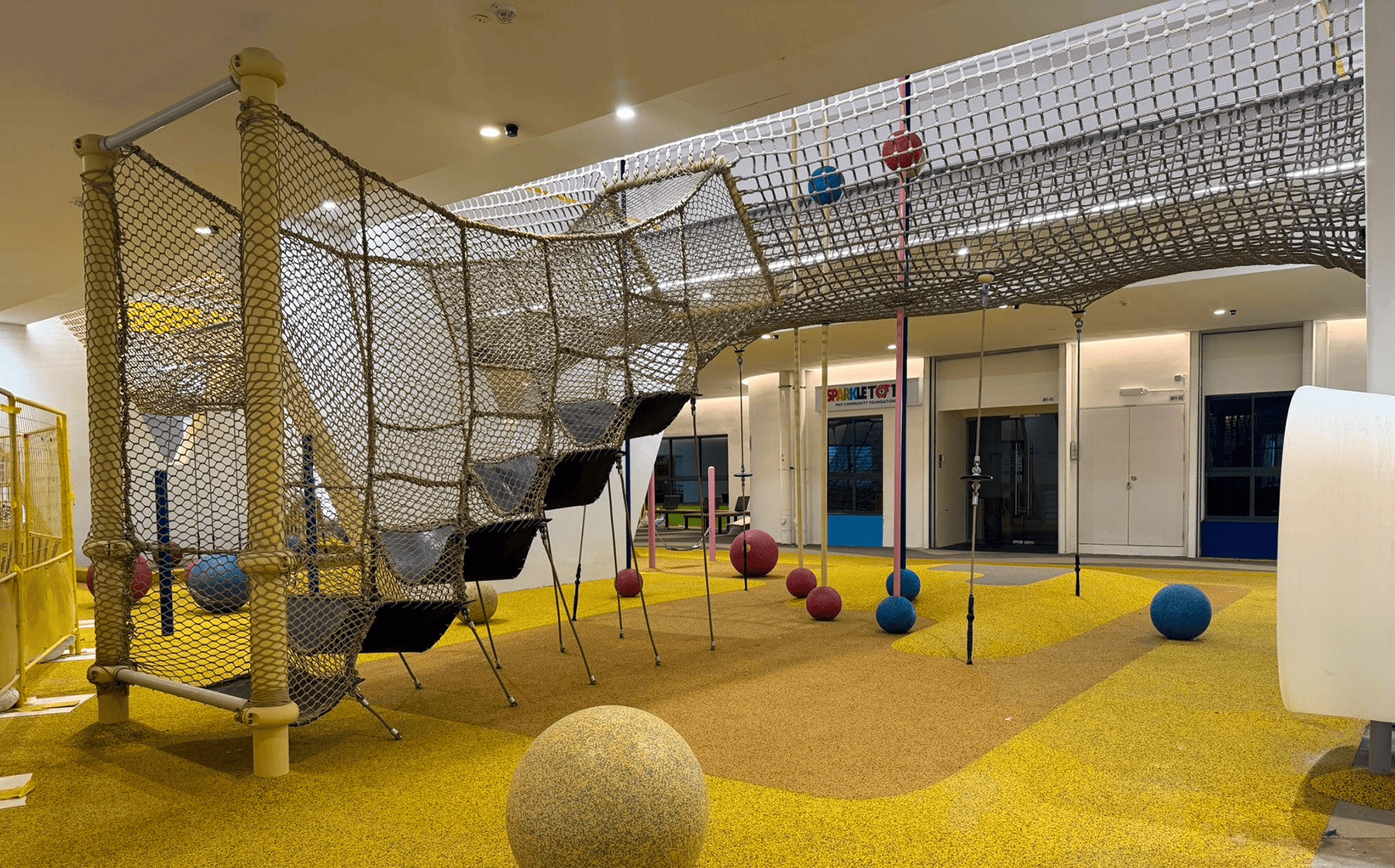 Indoor net playground in Tengah