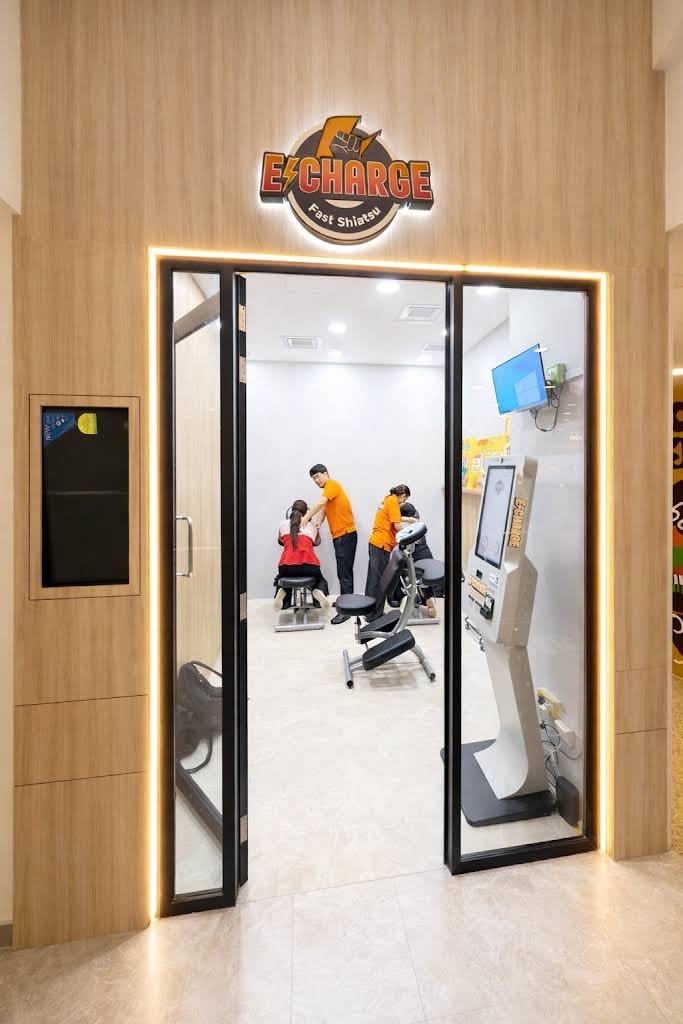e-charge japanese massage storefront