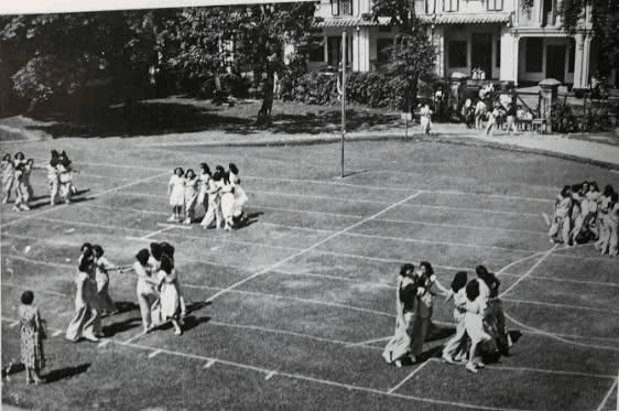 former SCGS building emerald hill orchard to be redeveloped - Girls playing in the open field facing the shophouses, which later became the site of the Song Ong Siang block.