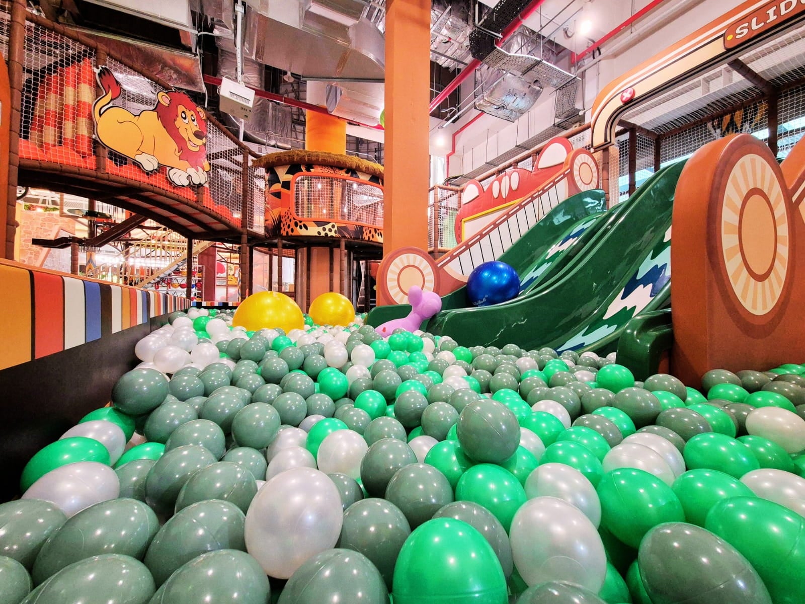giggle jungle by yooland - ball pit