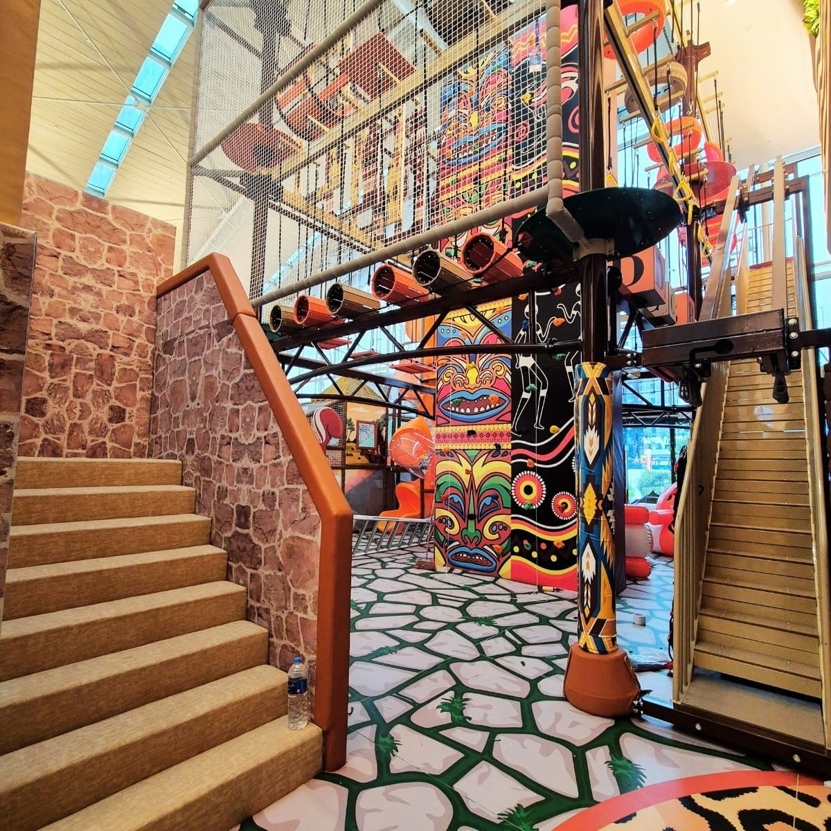 giggle jungle by yooland - with climbing wall