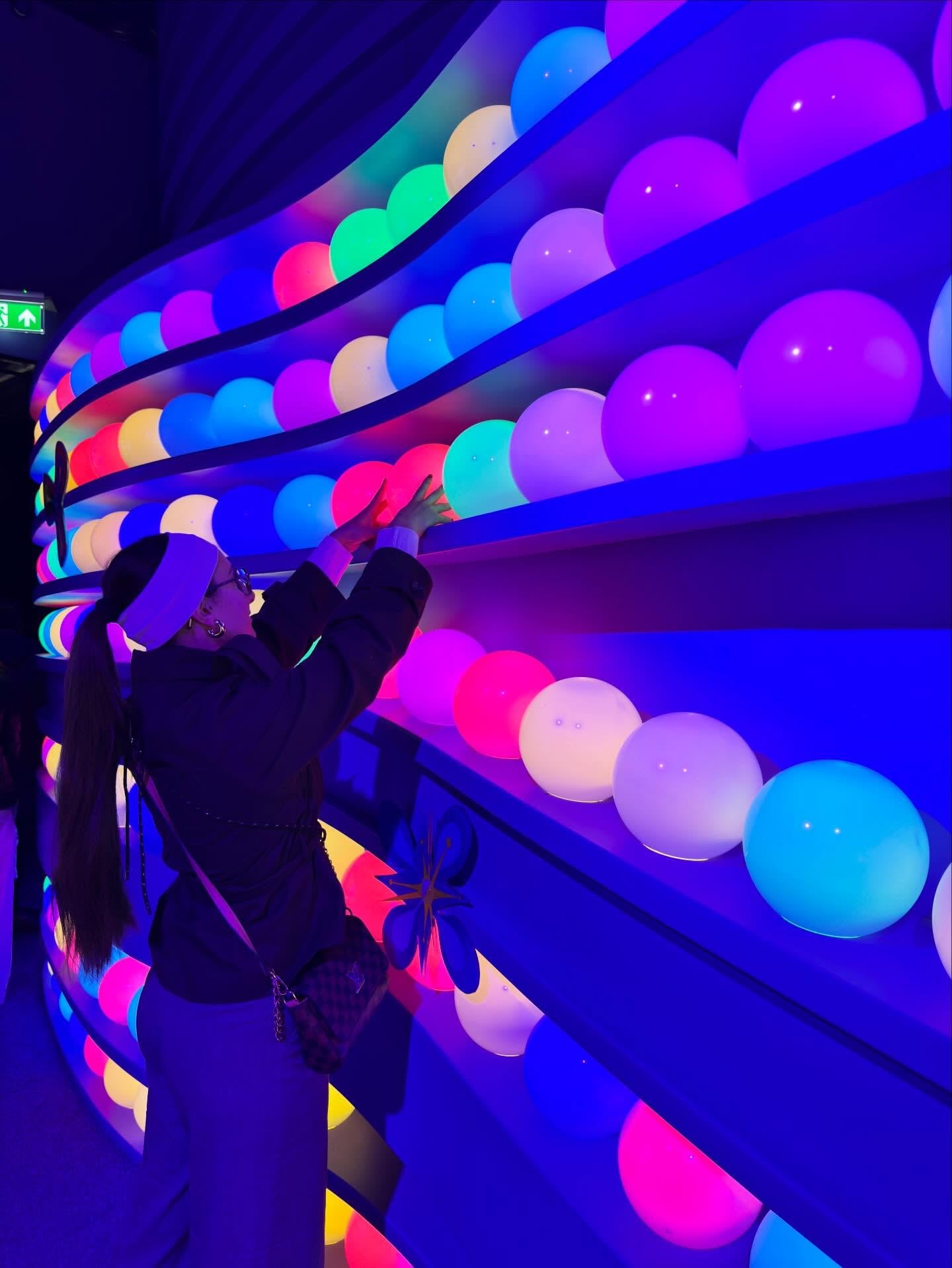 mundo pixar experience - inside out memory spheres