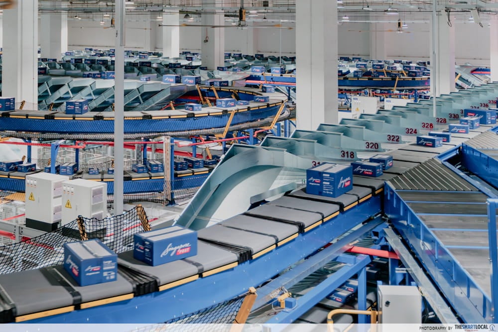 We Toured SingPost’s $30M Automated Parcel Facility For A BTS Look At How Our Parcels Reach Our Doorsteps - intelligent flexi sorter