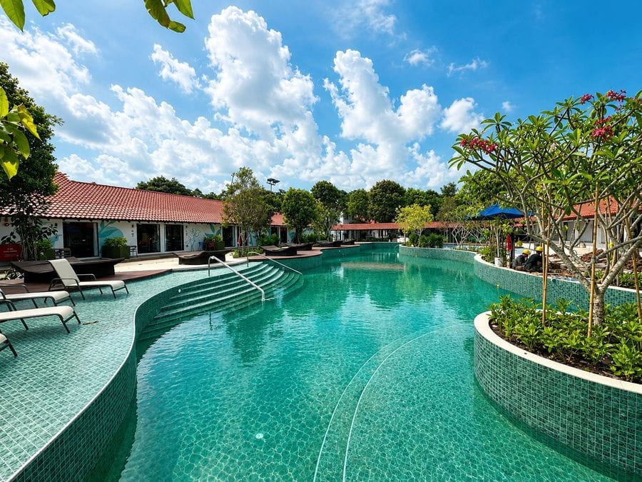 Swimming pool at Coliwoo Resort Changi