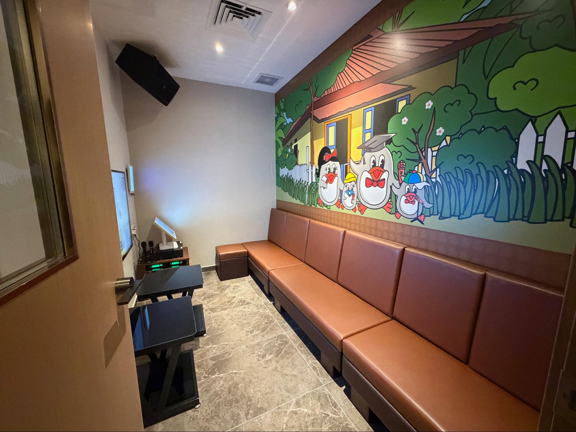 Teo Heng Medium Plus Room