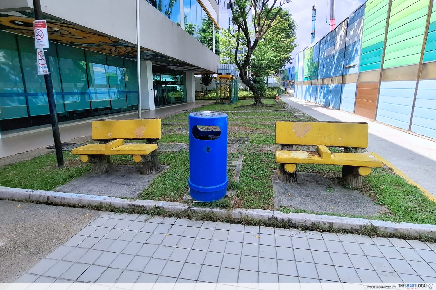 ang mo kio library - benches