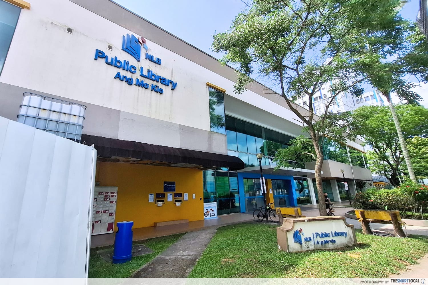 ang mo kio library - entrance