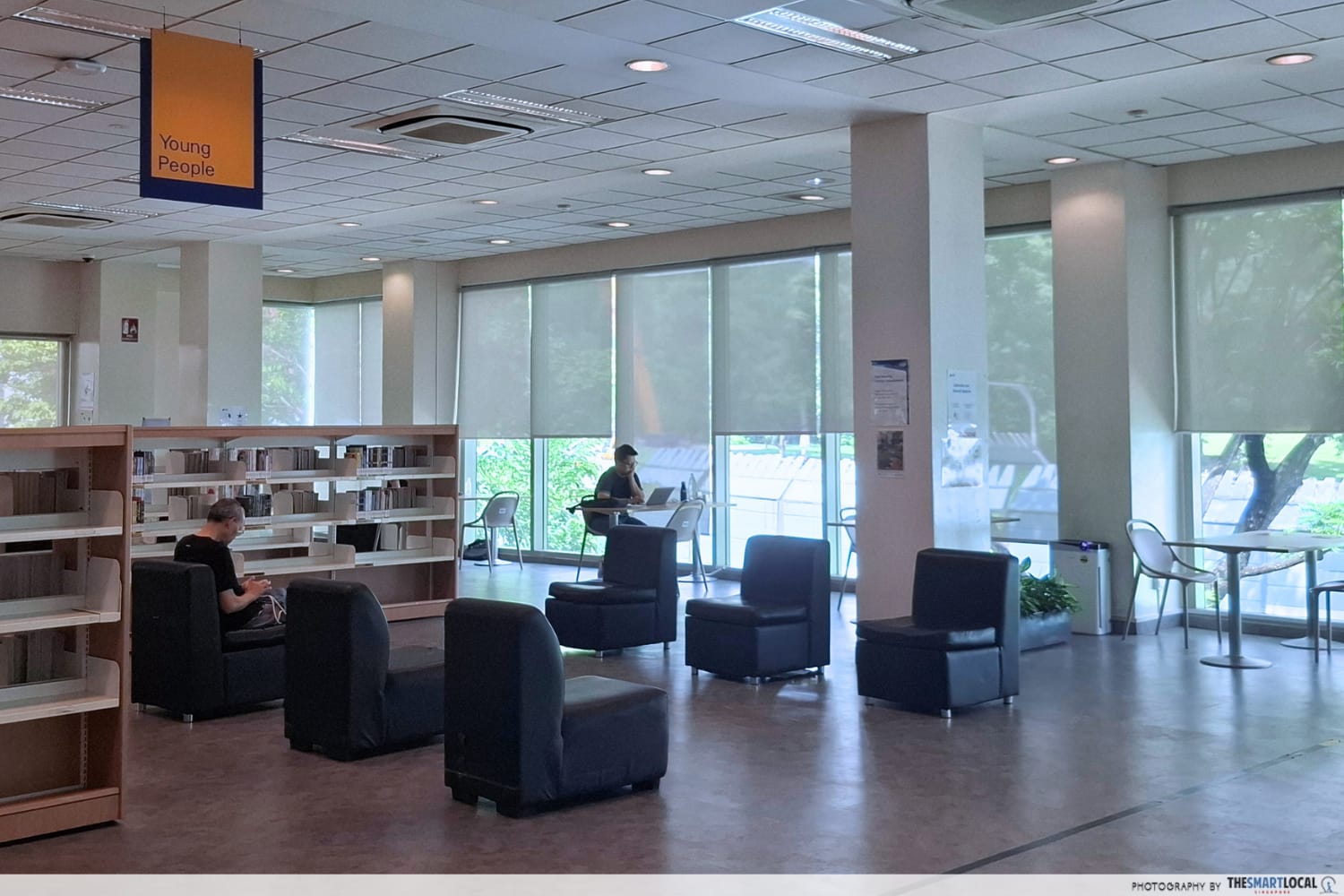 ang mo kio library - level 2 seating area