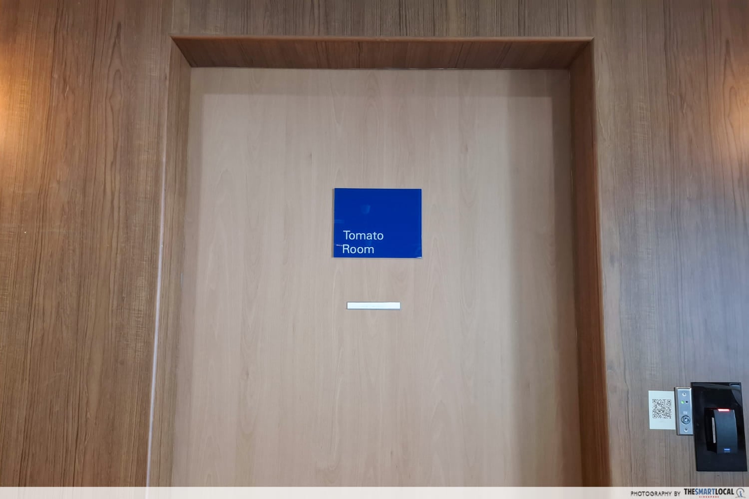 ang mo kio library - tomato room
