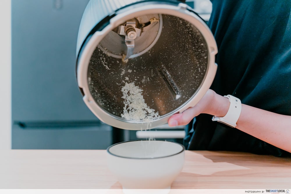 thermomix tm7 - grate cheese