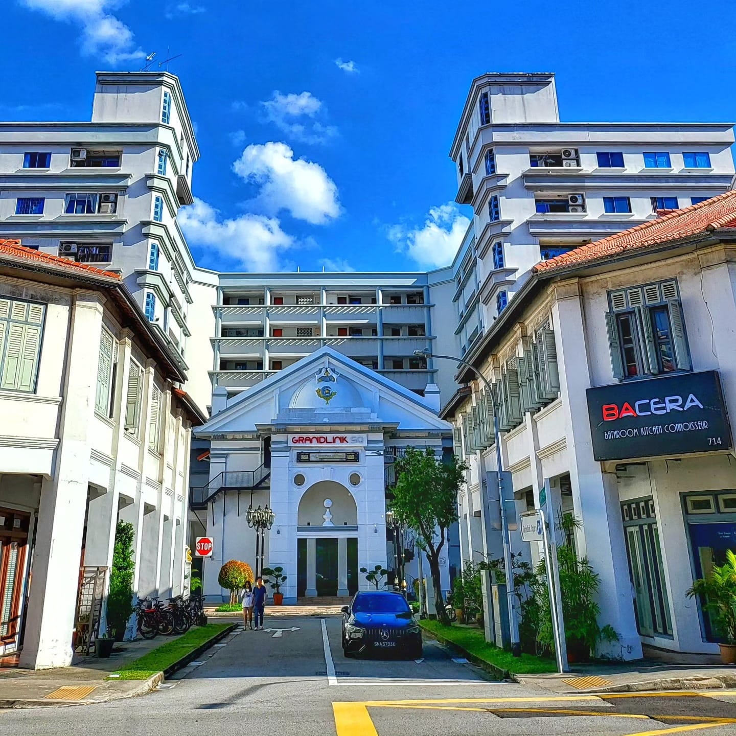 Grandlink Square - old school architecture