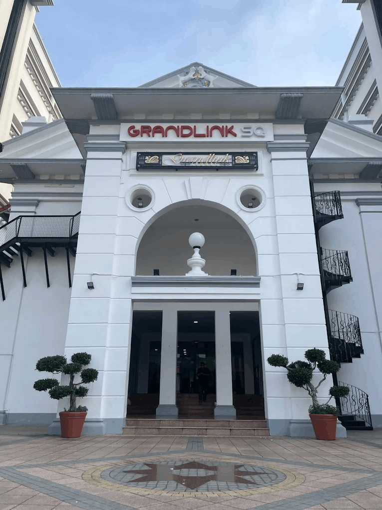 Grandlink Square - pre-war architecture