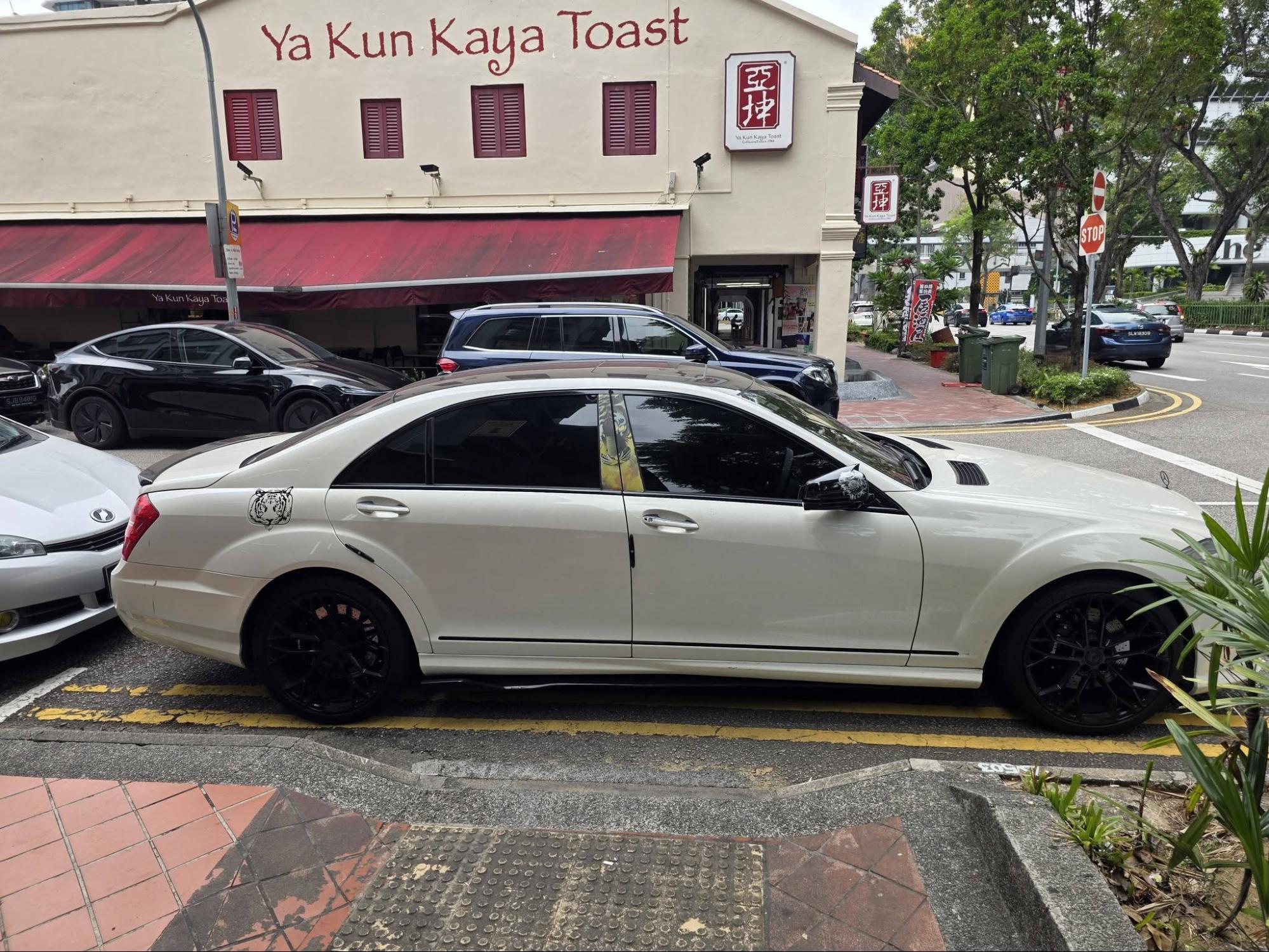 illegal parking double yellow line