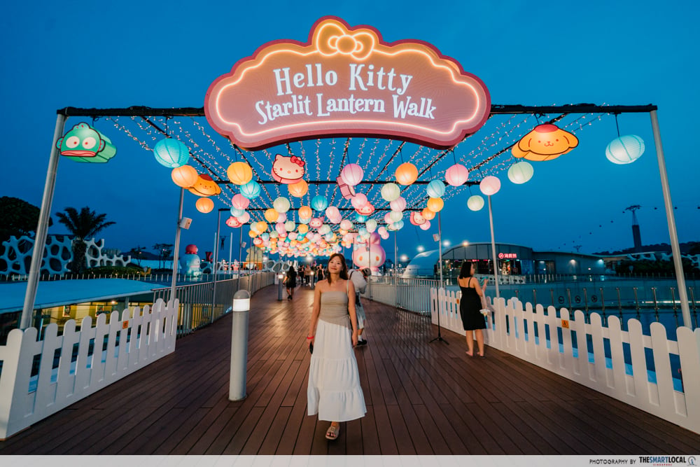Hello Kitty Starlit Lantern Walk