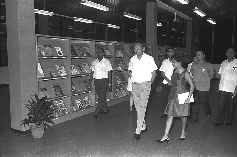queenstown library - lee kuan yew