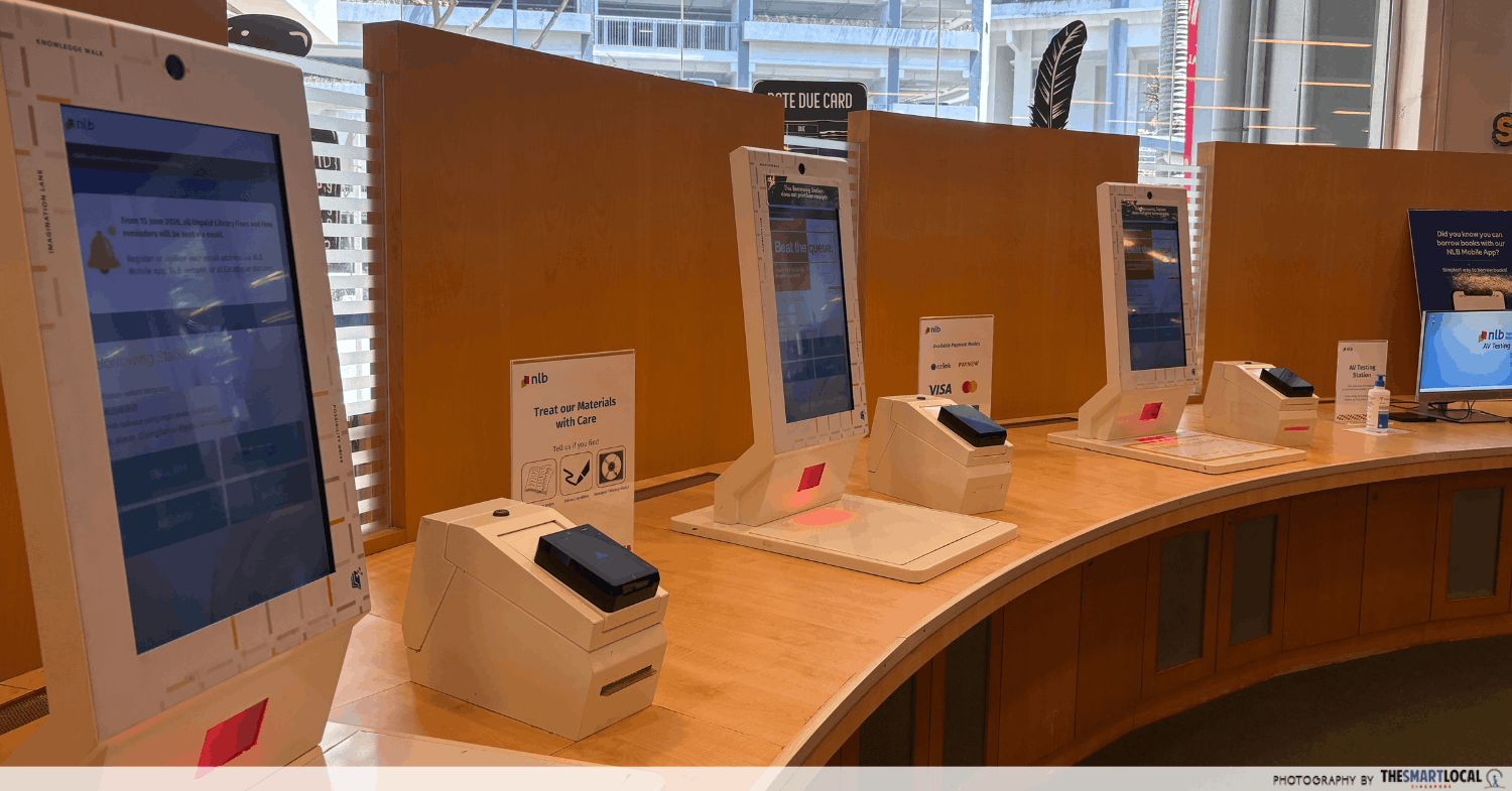 queenstown library - self checkout machines