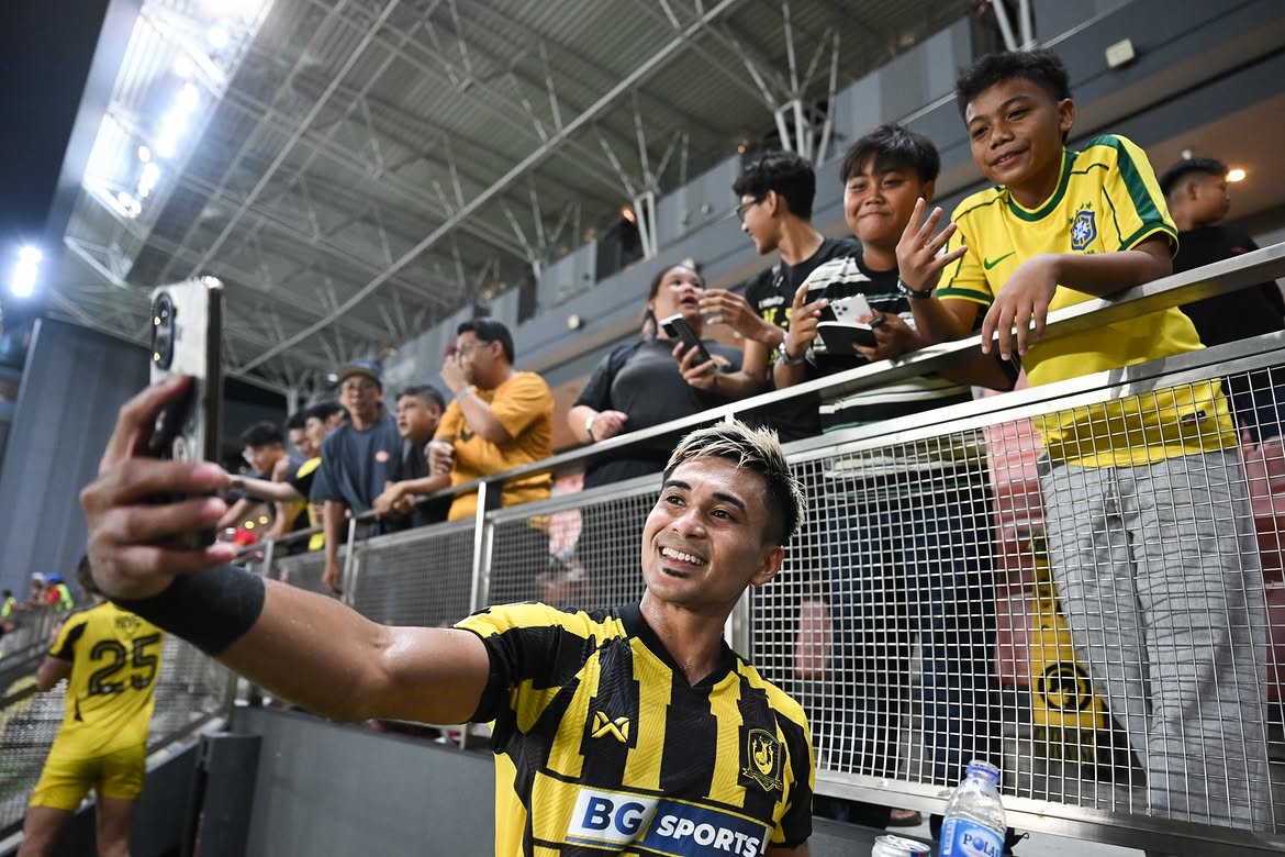 singapore premier league player with fans