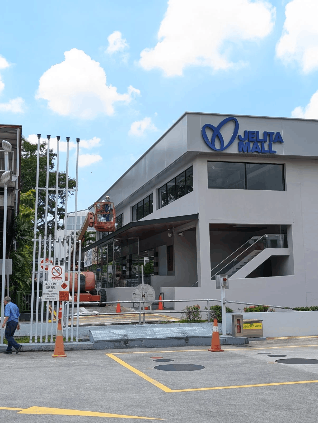 free motorcycle parking spots - jelita mall