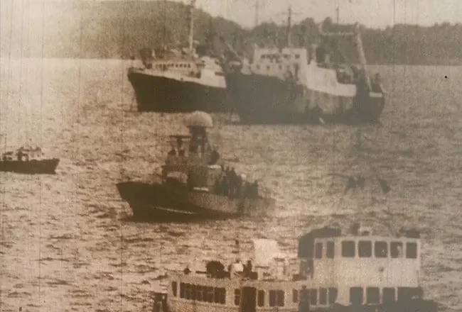 Navy boats surrounding the Laju