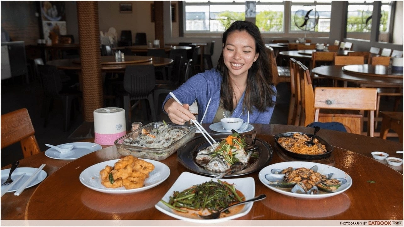 Dine on a floating kelong