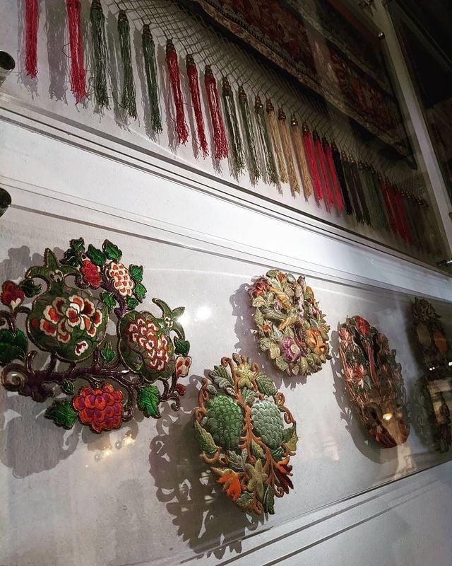 the intan peranakan embroidery