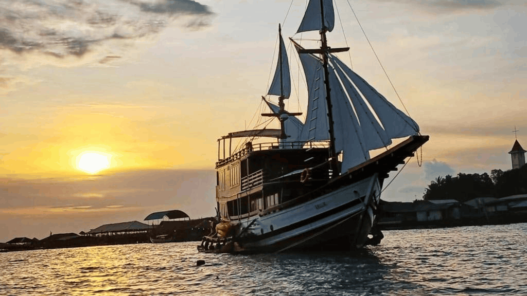 gallia phinisi ship