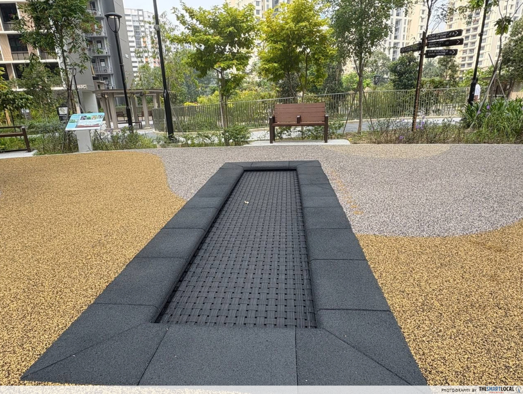 tampines playground - trampoline