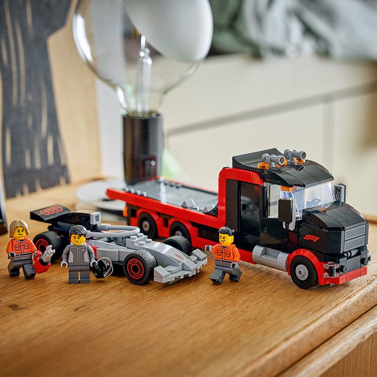 LEGO City F1 Display Truck with Audi F1 Race Car set