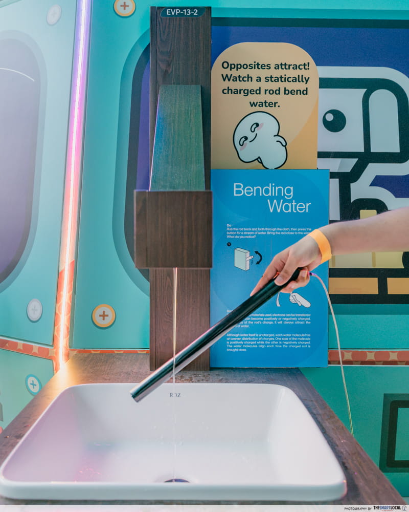 quby science centre - bending water exhibit
